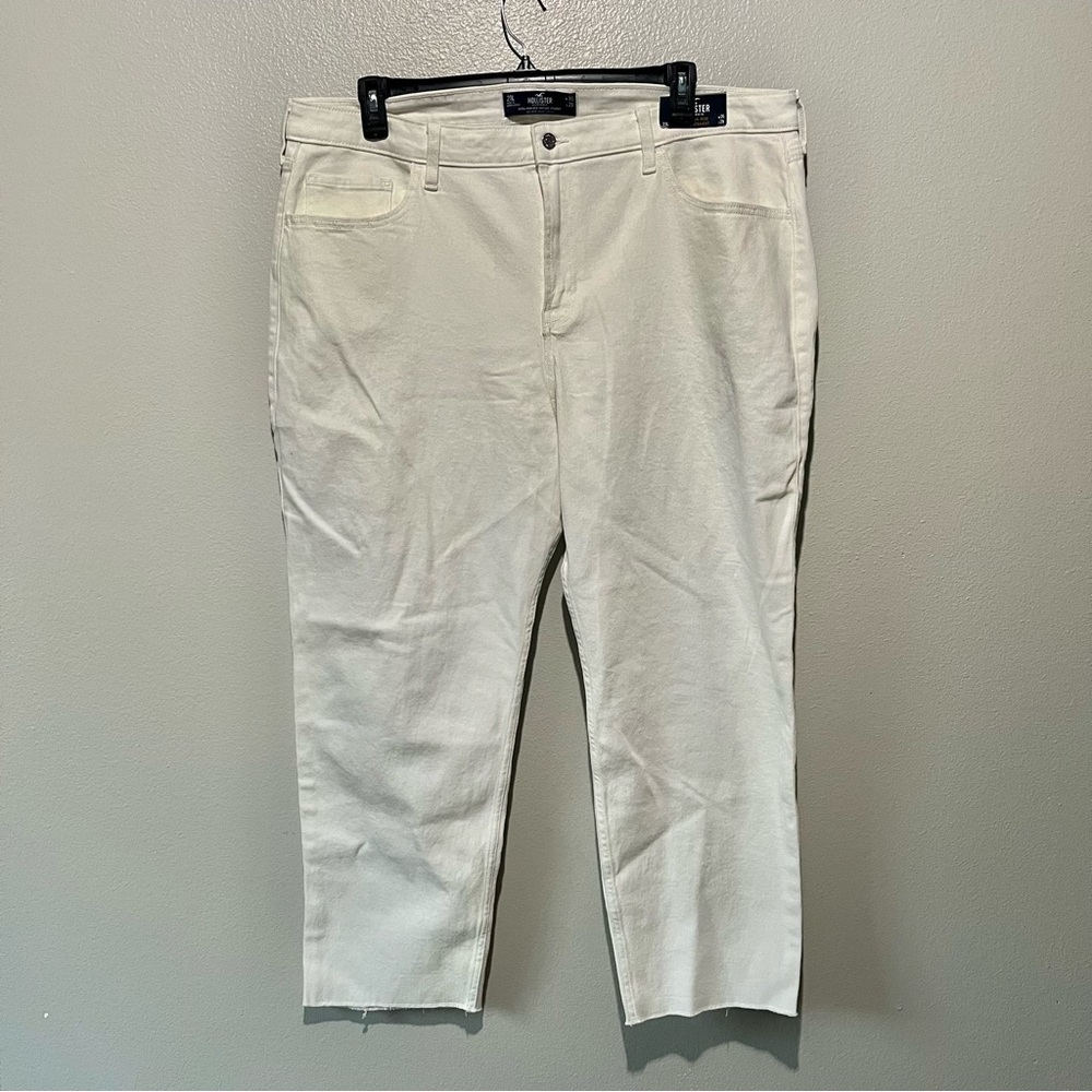 HOLLISTER- NWT Ultra High Rise Vintage Straight Leg Stretch White Jeans 21L